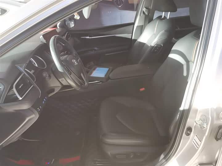 Фото 7 - Toyota Camry