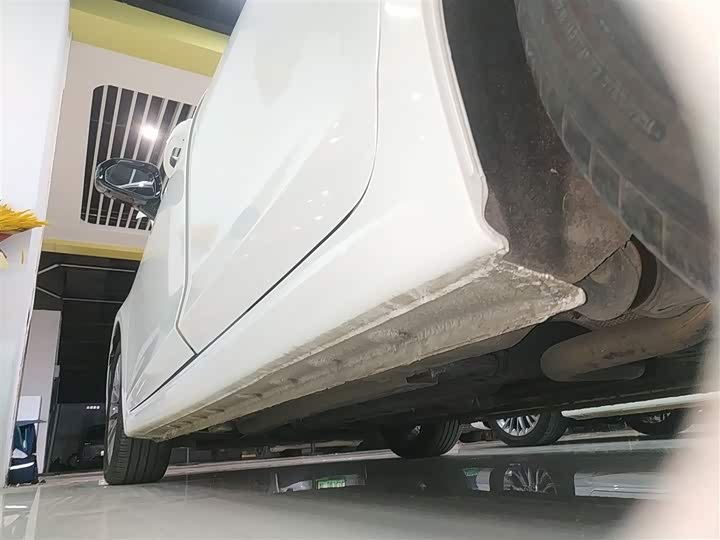 Фото 22 - Bestune B70