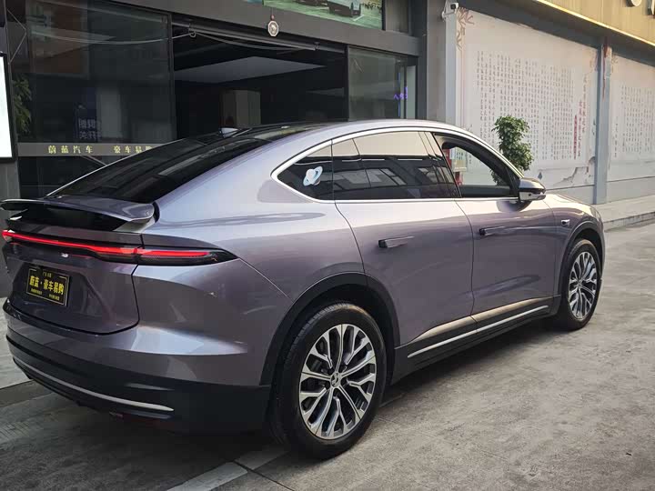 Фото 13 - Nio EC6