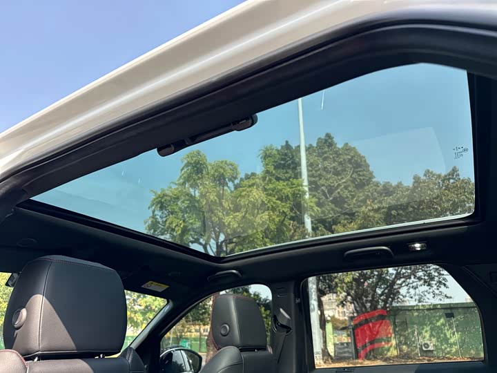 Фото 17 - Land Rover Discovery Sport