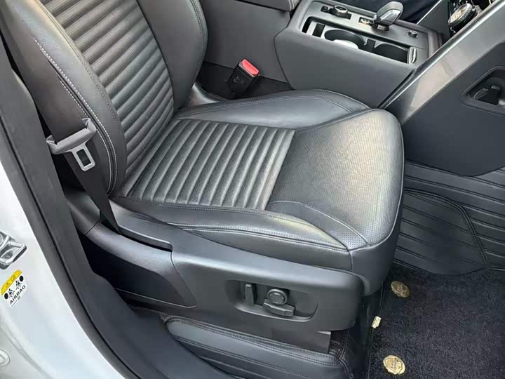 Фото 9 - Land Rover Discovery