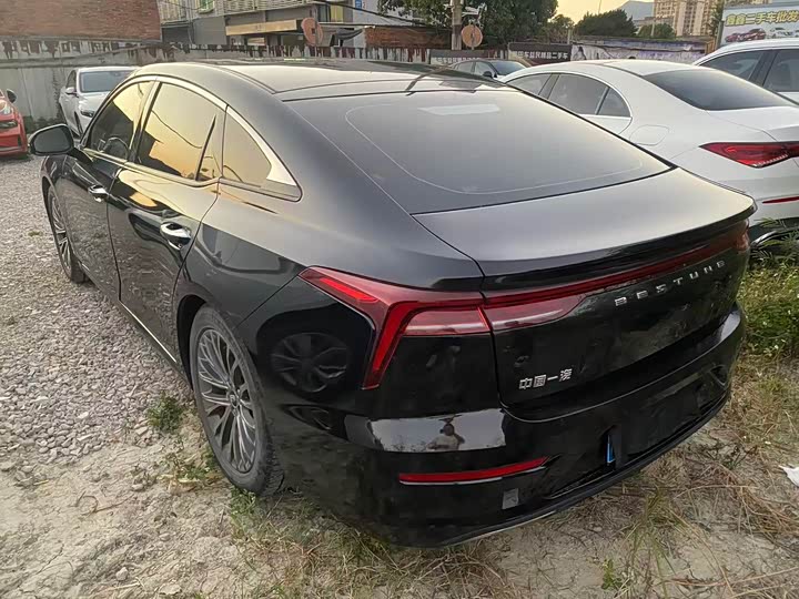 Фото 9 - Bestune B70