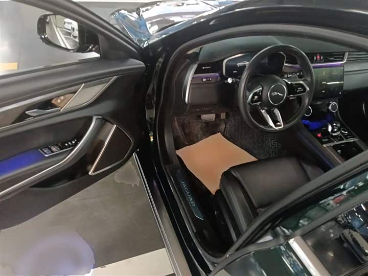 Фото 16 - Jaguar XF L