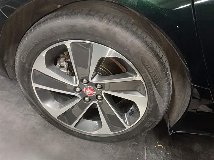 Фото 26 - Jaguar XF L