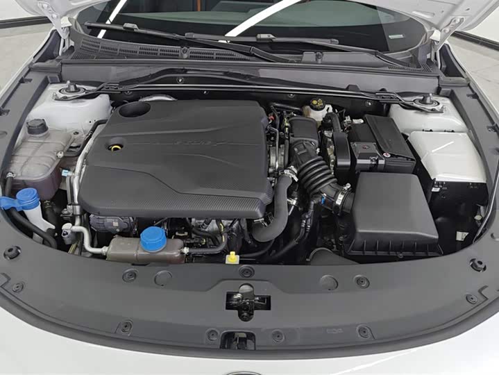 Фото 10 - Changan UNI-V