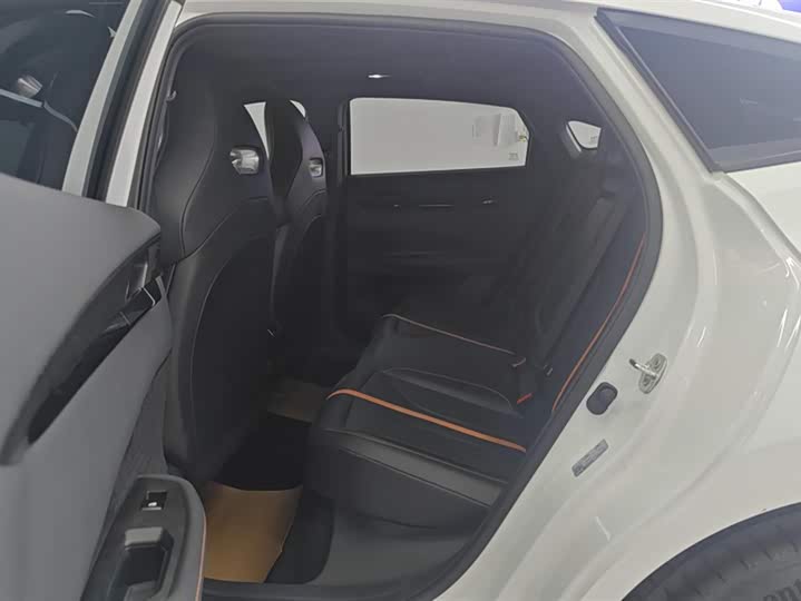 Фото 11 - Changan UNI-V