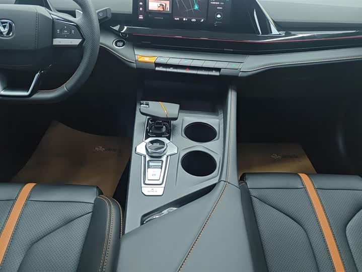 Фото 16 - Changan UNI-V