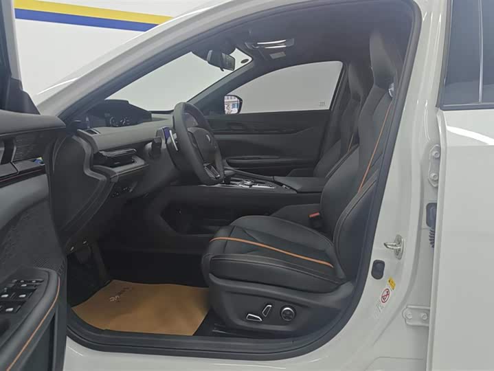 Фото 9 - Changan UNI-V