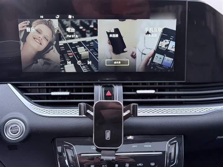 Фото 12 - Bestune B70