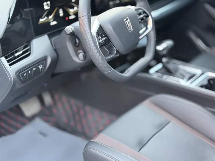 Фото 14 - Bestune B70