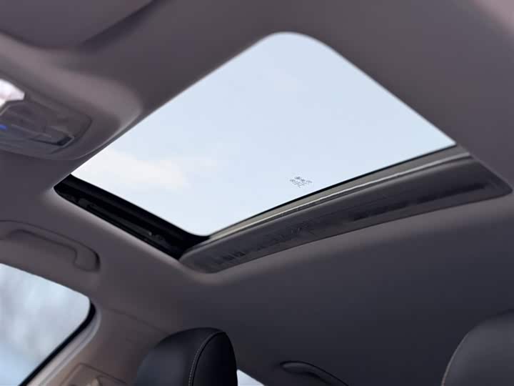 Фото 16 - Bestune B70