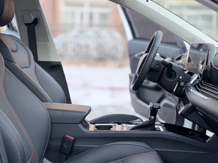 Фото 17 - Bestune B70