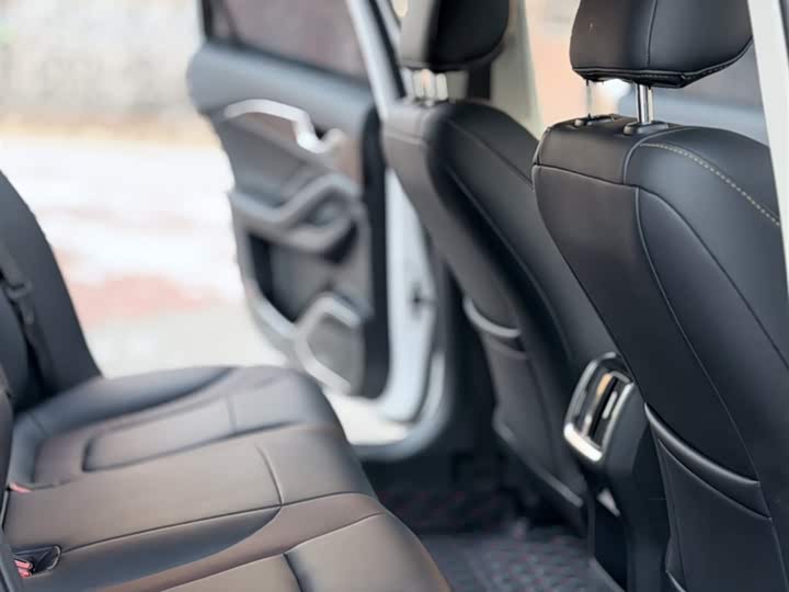 Фото 18 - Bestune B70