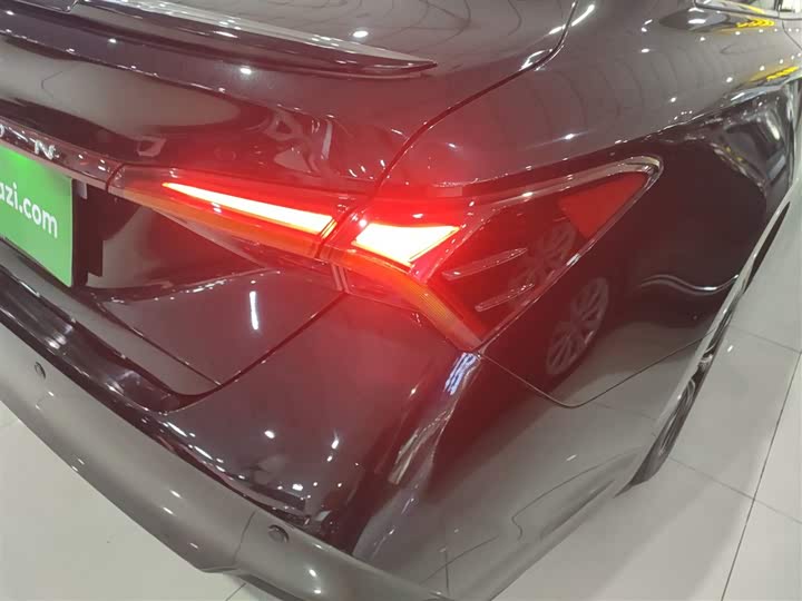 Фото 8 - Toyota Avalon