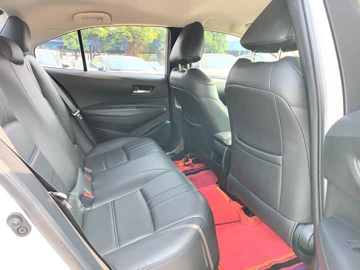 Фото 10 - Toyota Corolla