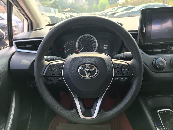 Фото 11 - Toyota Corolla