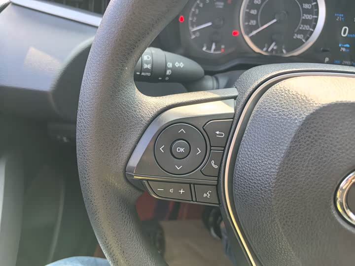 Фото 12 - Toyota Corolla