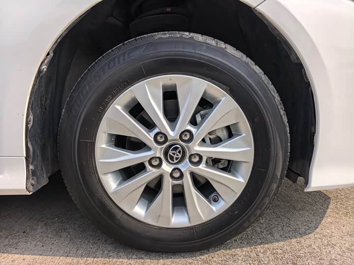 Фото 17 - Toyota Corolla