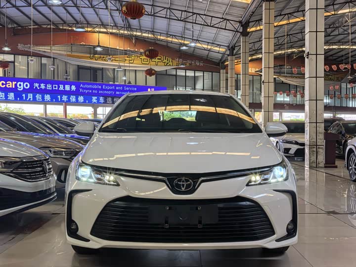 Фото 2 - Toyota Corolla