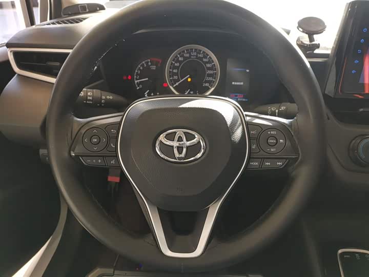 Фото 11 - Toyota Corolla