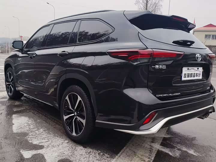 Фото 6 - Toyota Crown Kluger