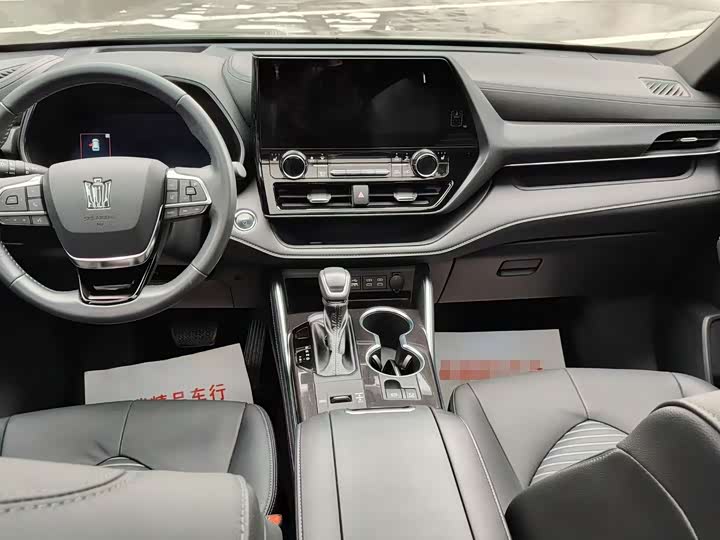 Фото 7 - Toyota Crown Kluger