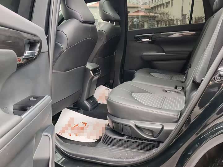 Фото 9 - Toyota Crown Kluger