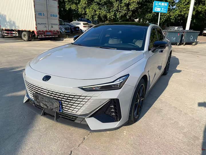 Фото 1 - Changan UNI-V