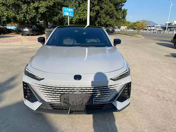 Фото 2 - Changan UNI-V