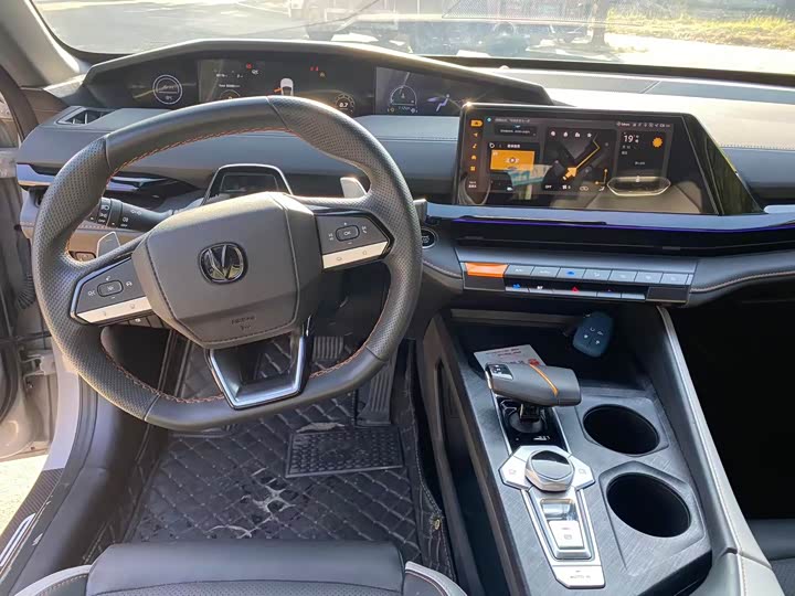 Фото 6 - Changan UNI-V