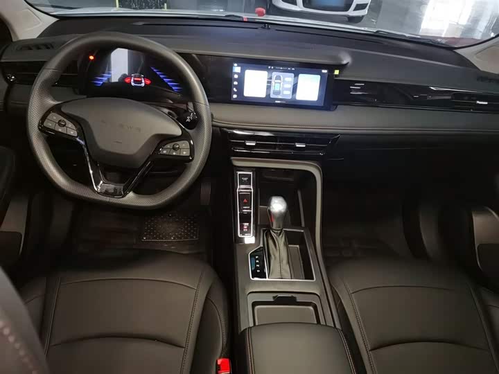 Фото 10 - Roewe i5