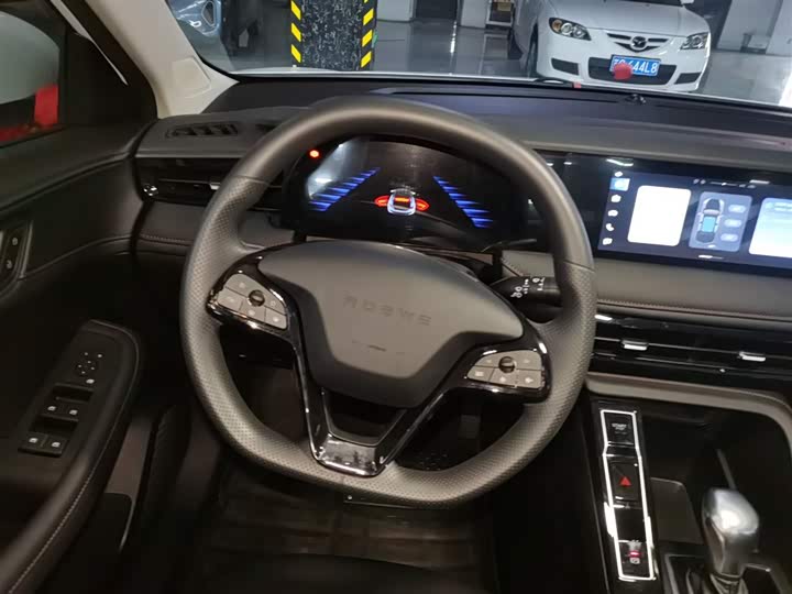 Фото 11 - Roewe i5