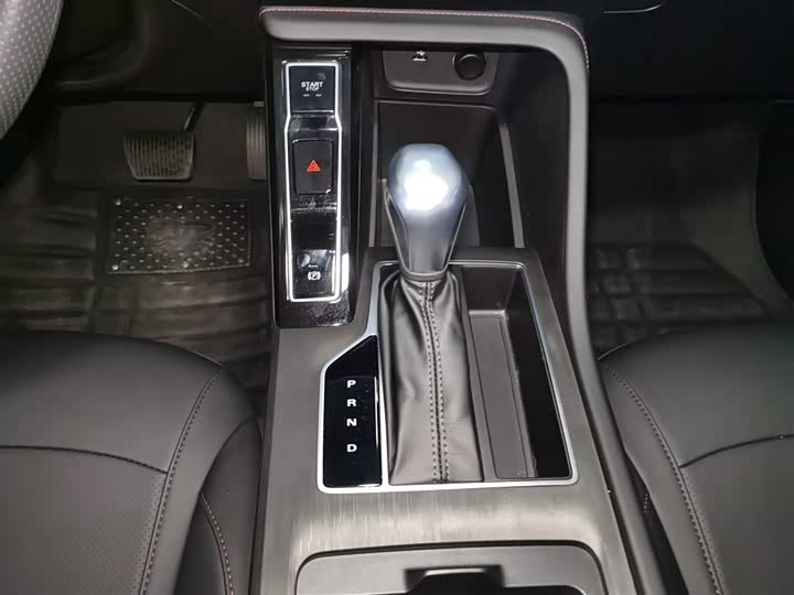 Фото 14 - Roewe i5