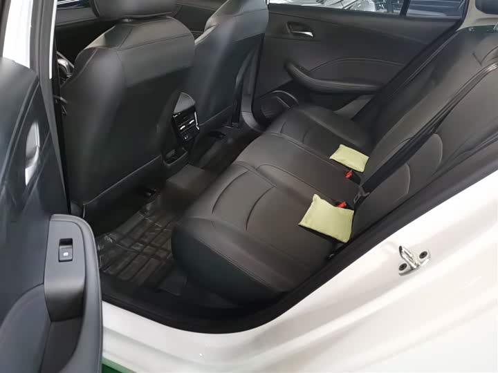 Фото 17 - Roewe i5