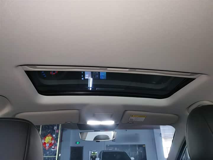 Фото 18 - Roewe i5