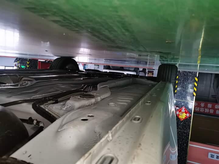 Фото 21 - Roewe i5