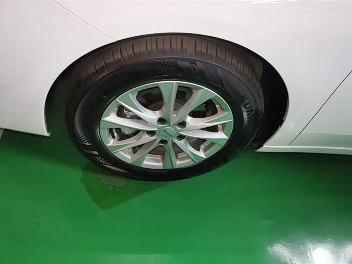 Фото 22 - Roewe i5