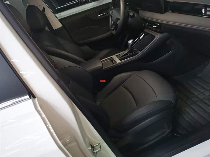 Фото 24 - Roewe i5