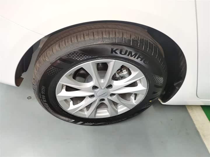 Фото 25 - Roewe i5