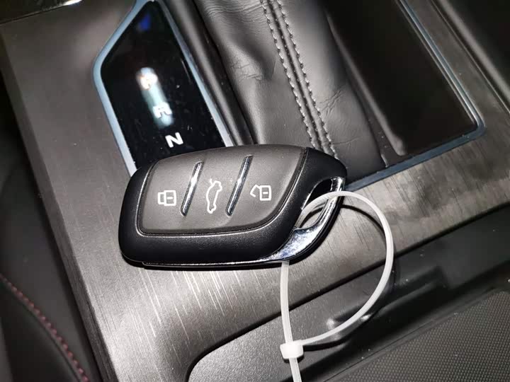 Фото 9 - Roewe i5