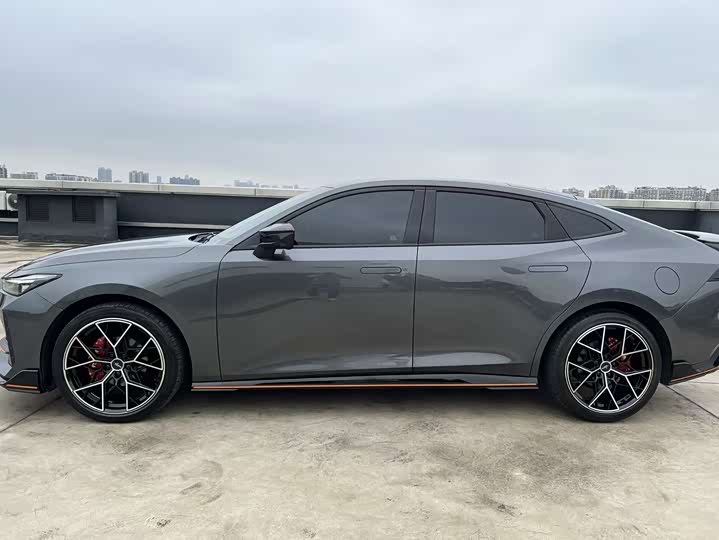 Фото 9 - Changan UNI-V