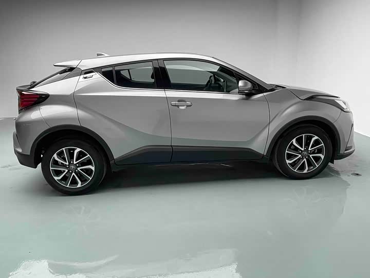 Фото 10 - Toyota Izoa