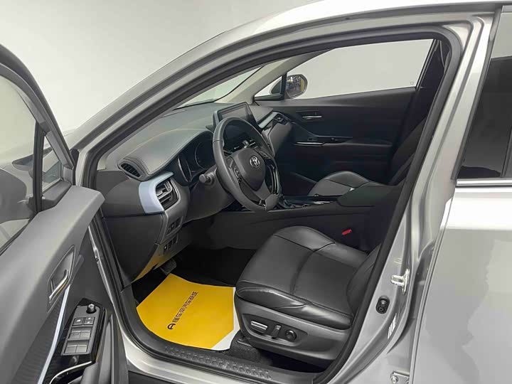 Фото 17 - Toyota Izoa