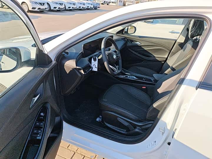 Фото 16 - Buick Verano