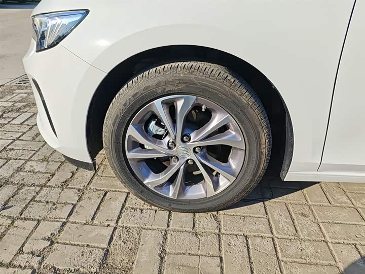 Фото 23 - Buick Verano