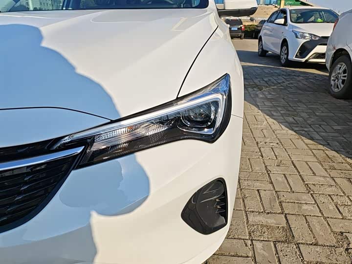 Фото 24 - Buick Verano