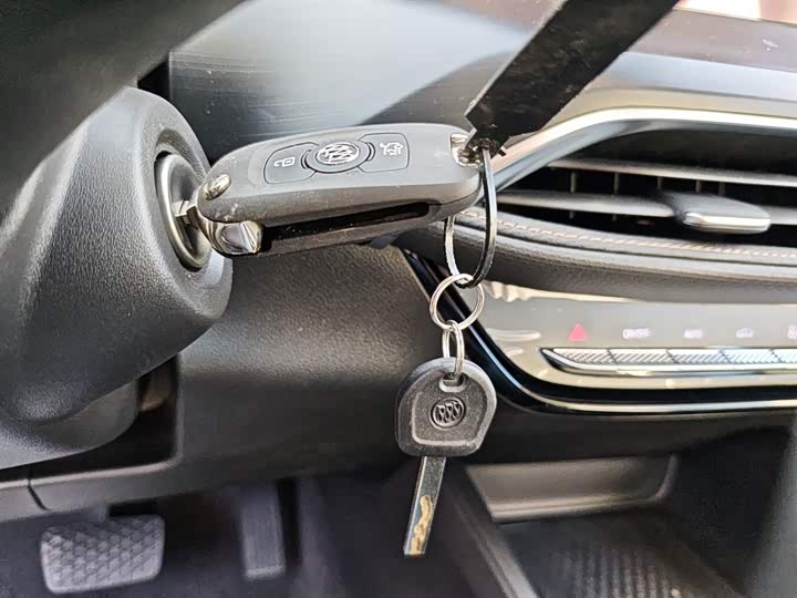 Фото 9 - Buick Verano