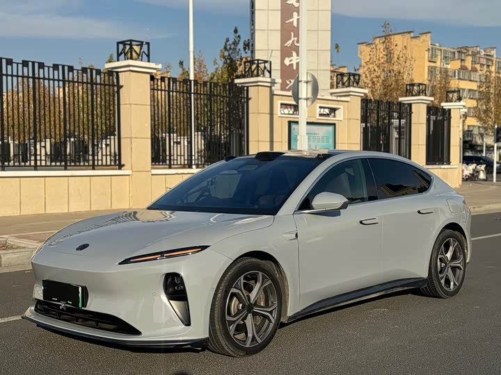 Фото 1 - Nio ET5