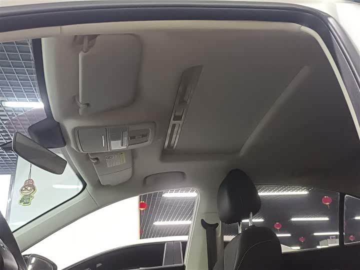 Фото 17 - Roewe i5