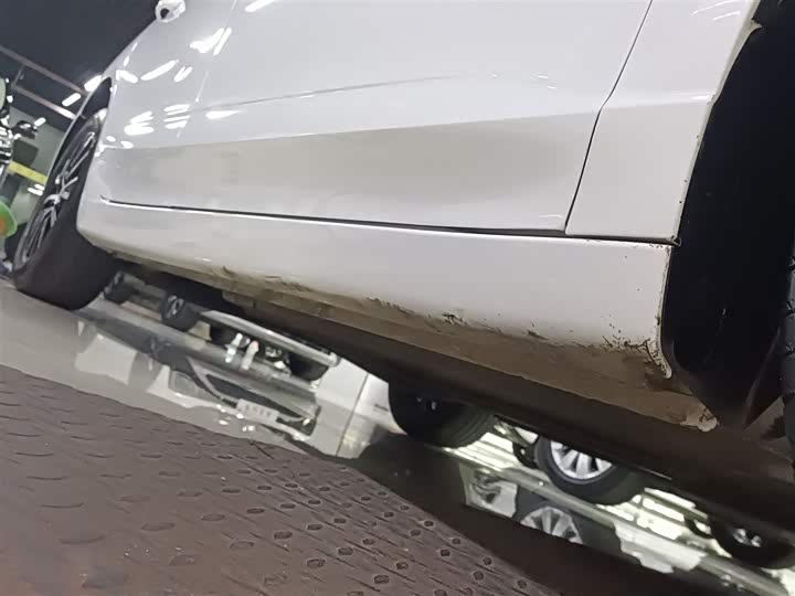 Фото 20 - Roewe i5